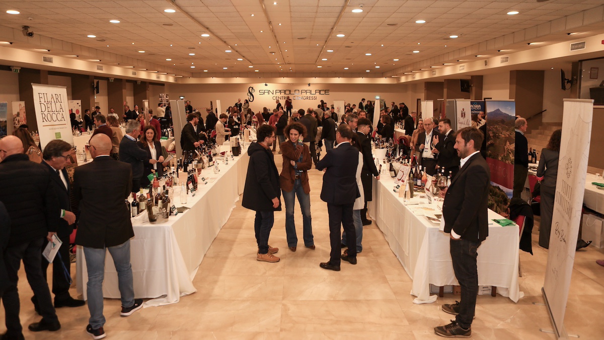 Ais Presenta Guida Ai Vini Di Sicilia L Evento Di Palermo Fa Solo Out